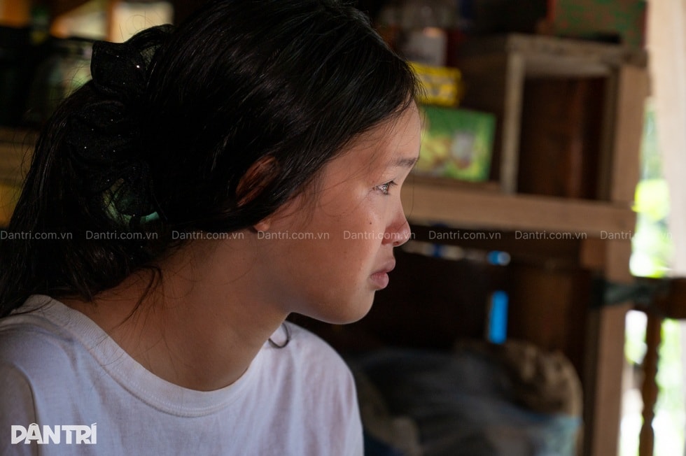 Bà nội gần 80 tuổi gồng gánh 3 cháu nhỏ mồ côi cha, mẹ bỏ đi - 8 Bà nội gần 80 tuổi gồng gánh 3 cháu nhỏ mồ côi cha, mẹ bỏ đi - 8