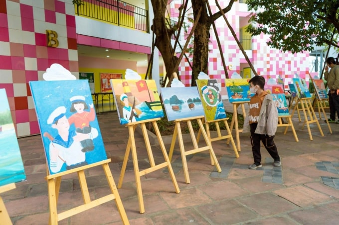 Các tác phẩm được trưng bày trong hoạt động trước đó. Ảnh: Quỹ Hy Vọng
