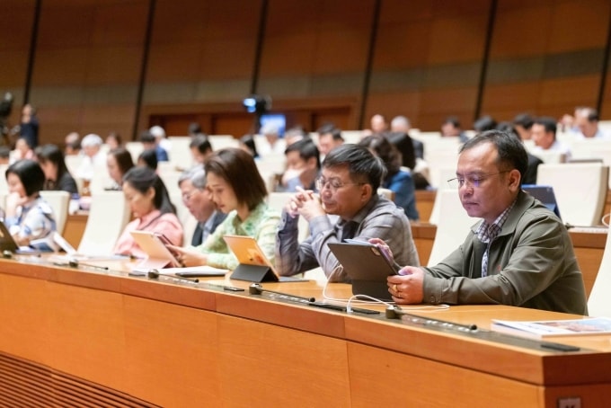 Các đại biểu xem xét thông qua Nghị quyết về phát triển kinh tế xã hội 2026, sáng 13/11. Ảnh: Media Quốc hội