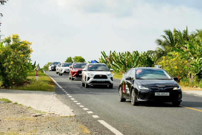 Các mẫu xe hybrid của Toyota trong hành trình caravan hơn 5.500 km. Ảnh: TMV