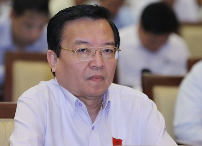 Giám đốc Sở Giáo dục và Đào tạo TP HCM Lê Hồng Sơn tại kỳ họp HĐND hồi tháng 12/2019. Ảnh: Quỳnh Trần