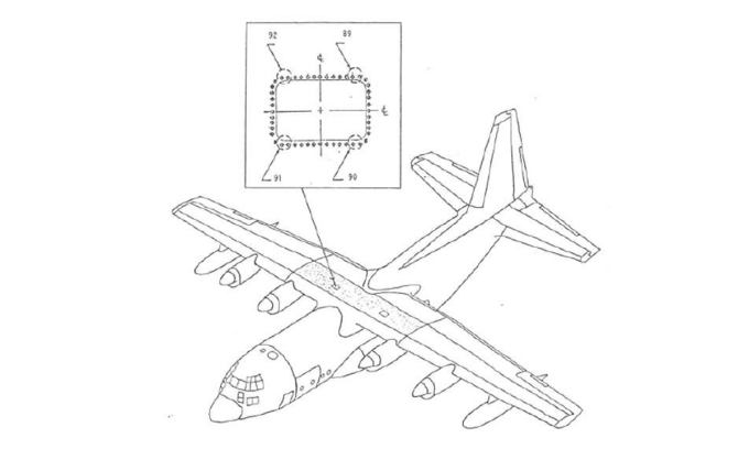 Vị trí hộp cánh của máy bay C-130 và lỗ khoan ở các góc, nơi dễ xảy ra nứt vỡ nhất. Đồ họa: Research Gate