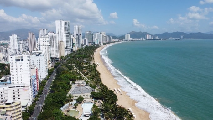 Biển Nha Trang nhiều lần vào danh sách các bãi biển hàng đầu thế giới. Ảnh: Minh Ánh