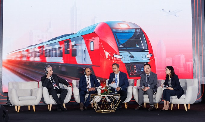 Các chuyên gia quốc tế trao đổi tại buổi tọa đàm. Ảnh: Anh Duy