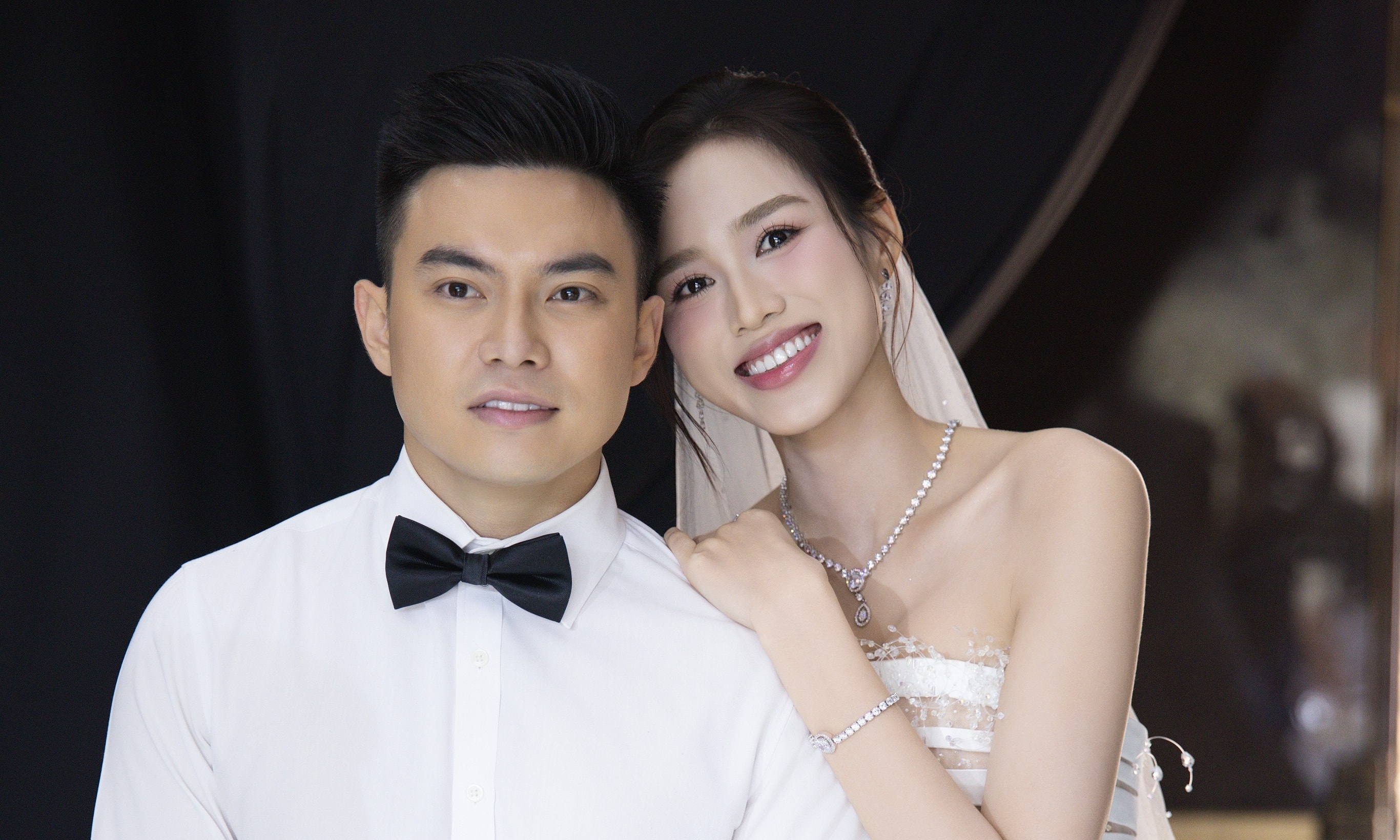 Vợ chồng Đỗ Thị Hà nhảy ở tiệc cưới