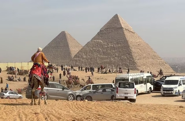 Phát hiện điều kỳ lạ bên trong kim tự tháp ở Ai Cập - Ảnh 1. Phát hiện điều kỳ lạ bên trong kim tự tháp ở Ai Cập - Ảnh 1.