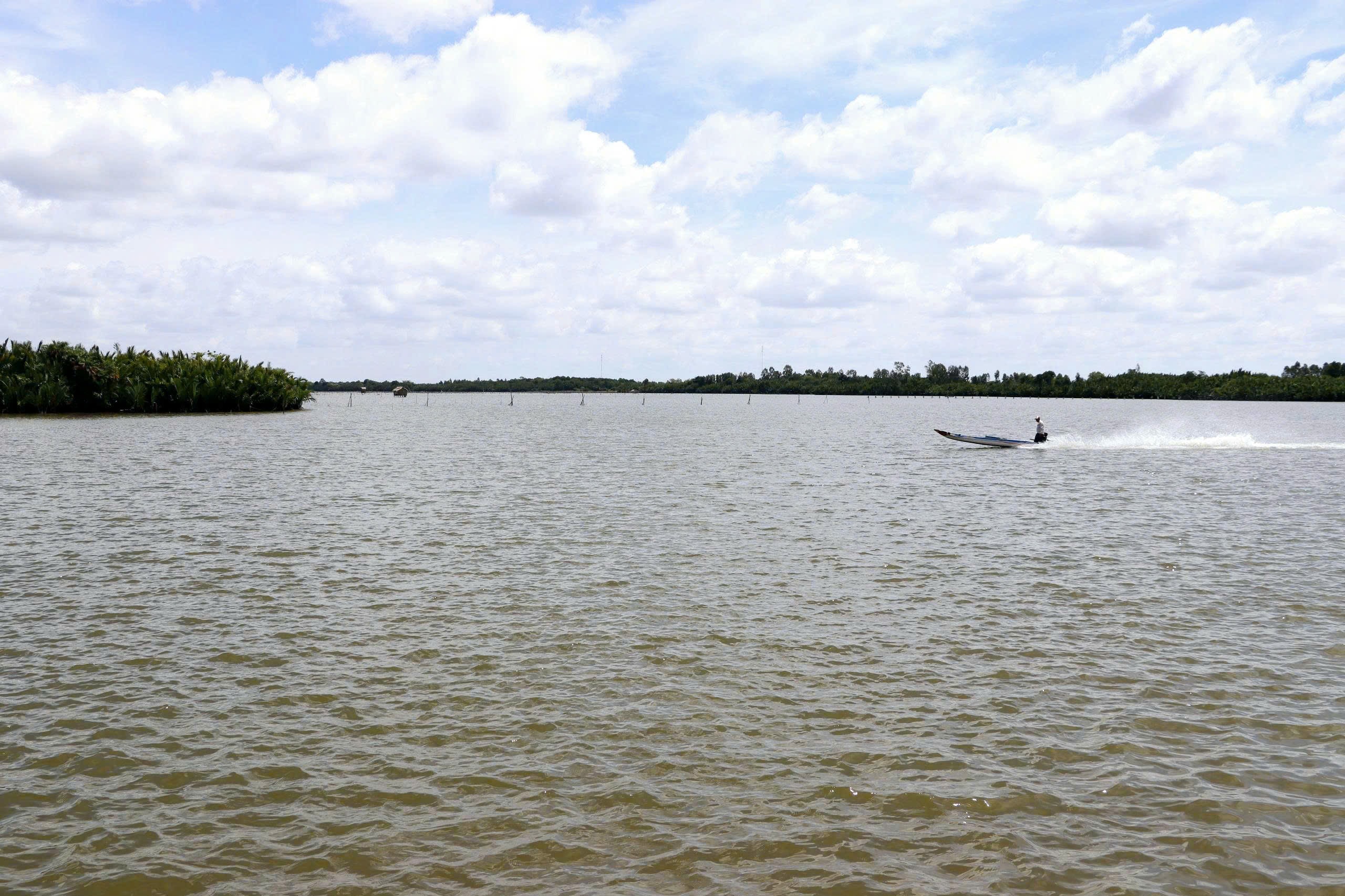 Khám phá "biển hồ giữa lòng đồng bằng" ở Cà Mau - Ảnh 1.