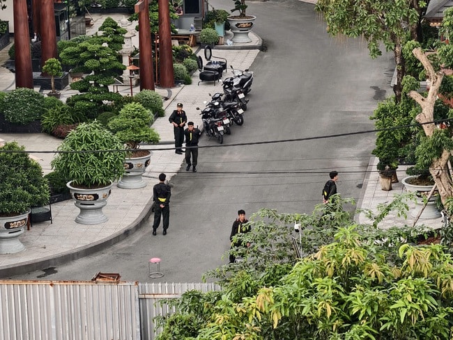 Công an tiếp tục có mặt tại biệt phủ của bà chủ thẩm mỹ viện Mailisa - Ảnh 3.