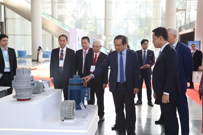 Chủ tịch UBND TP HCM Nguyễn Văn Được tiếp Đại sứ Italia thúc đẩy hợp tác kinh tế - Ảnh 5. Chủ tịch UBND TP HCM Nguyễn Văn Được tiếp Đại sứ Italia thúc đẩy hợp tác kinh tế - Ảnh 5.