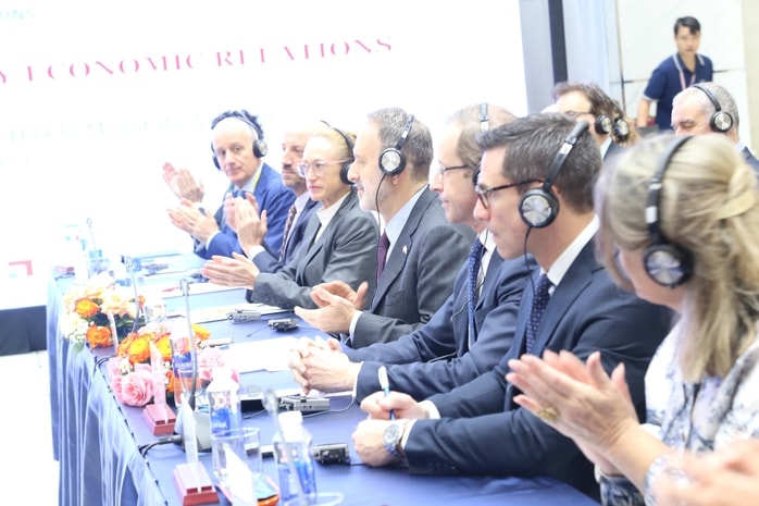 Chủ tịch UBND TP HCM Nguyễn Văn Được tiếp Đại sứ Italia thúc đẩy hợp tác kinh tế - Ảnh 4. Chủ tịch UBND TP HCM Nguyễn Văn Được tiếp Đại sứ Italia thúc đẩy hợp tác kinh tế - Ảnh 4.