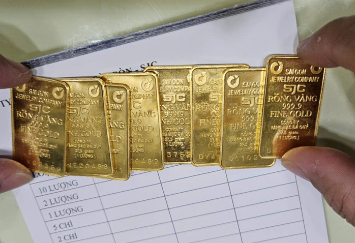 Giá vàng miếng SJC và nhẫn tăng mạnh ngày 13 - 11 Cùng xu hướng thị trường thế giới - Ảnh 2. Giá vàng miếng SJC và nhẫn tăng mạnh ngày 13 - 11 Cùng xu hướng thị trường thế giới - Ảnh 2.