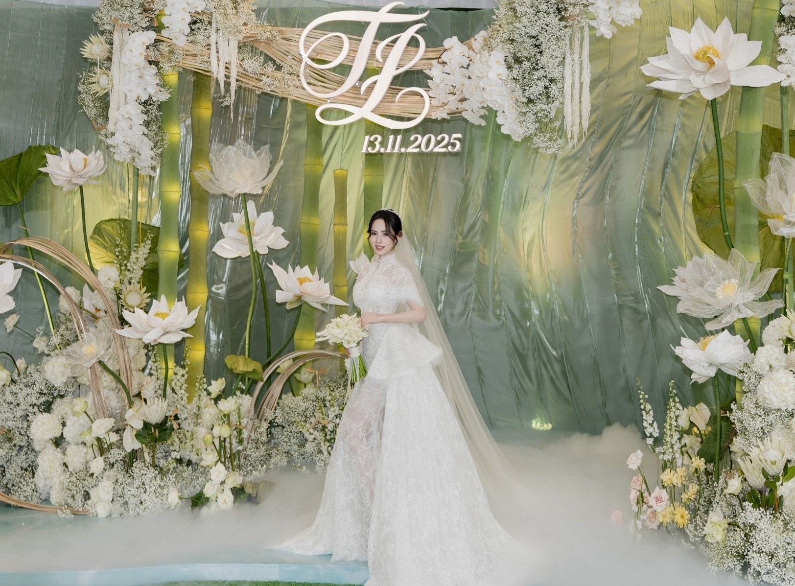 Huong Lien cuoi anh 1