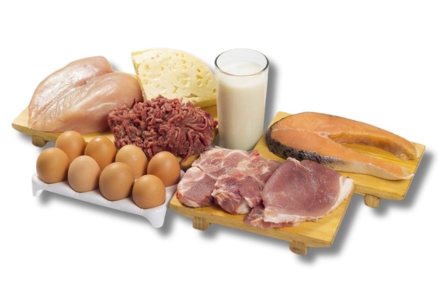 Salmonella có thể phát triển trong những thực phẩm hằng ngày nếu không được xử lý, bảo quản và chế biến đúng cách (Pinterest)