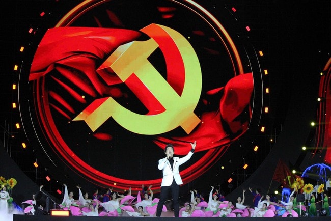 Đen Vâu, Trọng Tấn bùng nổ trong Concert 'Quảng Ninh - Đất mỏ anh hùng'- Ảnh 3. Đen Vâu, Trọng Tấn bùng nổ trong Concert 'Quảng Ninh - Đất mỏ anh hùng'- Ảnh 3.