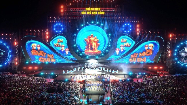 Đen Vâu, Trọng Tấn bùng nổ trong Concert 'Quảng Ninh - Đất mỏ anh hùng'- Ảnh 1. Đen Vâu, Trọng Tấn bùng nổ trong Concert 'Quảng Ninh - Đất mỏ anh hùng'- Ảnh 1.