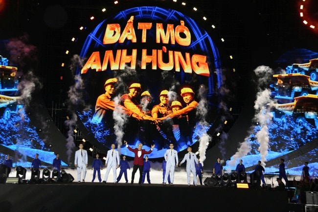 Đen Vâu, Trọng Tấn bùng nổ trong Concert 'Quảng Ninh - Đất mỏ anh hùng'- Ảnh 2. Đen Vâu, Trọng Tấn bùng nổ trong Concert 'Quảng Ninh - Đất mỏ anh hùng'- Ảnh 2.