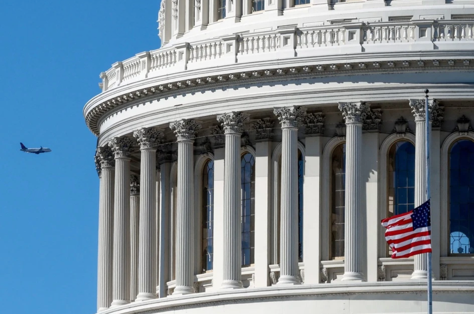 Chính phủ Mỹ mở cửa trở lại sau 41 ngày tê liệt. (Ảnh: Reuters)