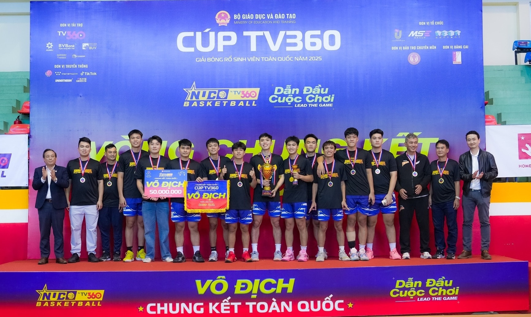 Đại học Đà Nẵng vô địch nội dung nam.