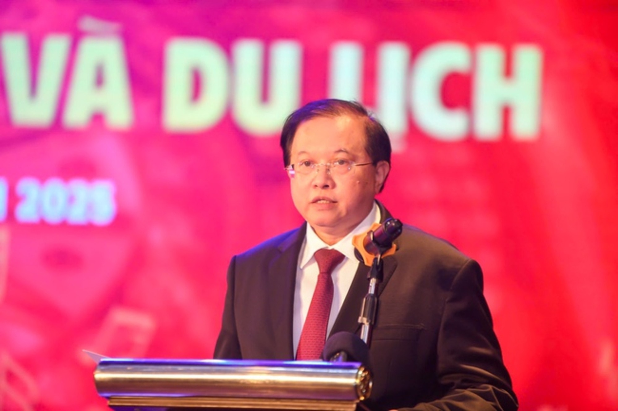 Thứ trưởng Bộ VHTTDL Tạ Quang Đông phát biểu tại buổi lễ phát động.