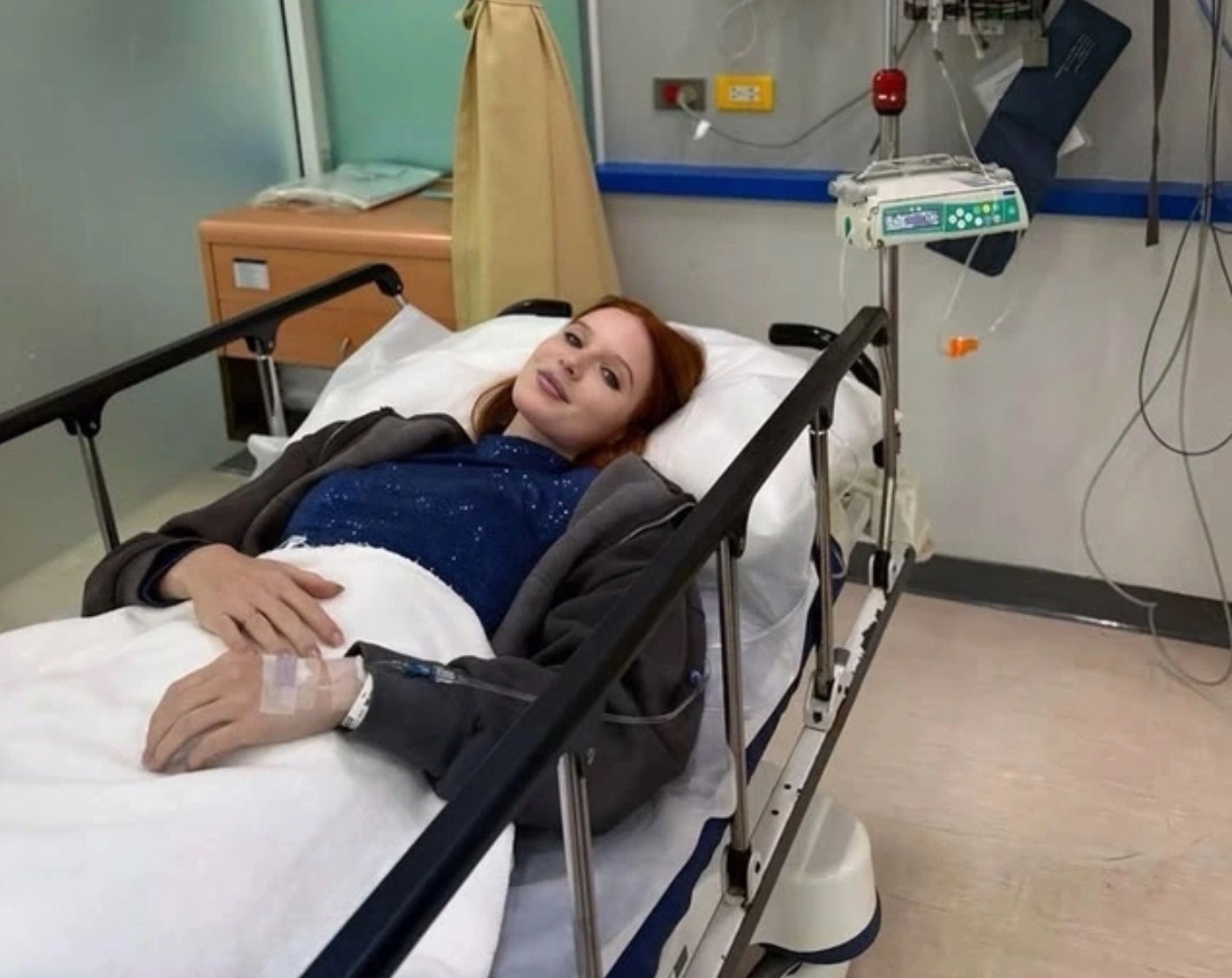 Người đẹp Hungary phải bỏ lỡ một số lịch trình vì bị ngộ độc thực phẩm.