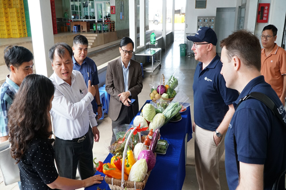 Bài toán “nút thắt cổ chai” khi nông dân chuyển đổi số - 5