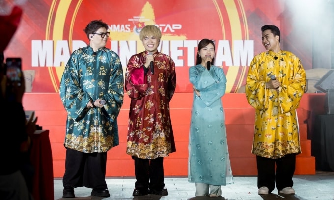 Nhóm DTAP cùng Phương Mỹ Chi (thứ hai từ phải sang) quảng bá dự án hồi cuối tháng 8 ở Huế. Ảnh: Duc Triet