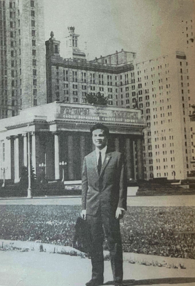 Giáo sư, Tiến sĩ Ngô Huy Cẩn thời trẻ. Ảnh: Sách Nhìn lại những thu xanh