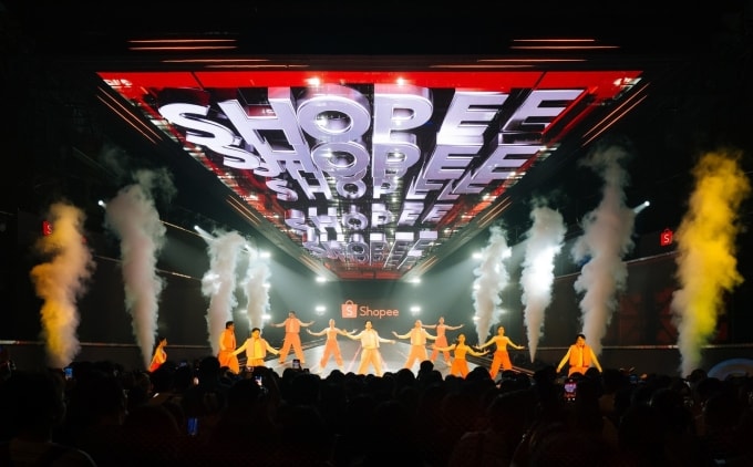 Nhạc hội Sao live đỉnh chóp gây ấn tượng với các giọng ca gồm Noo Phước Thịnh, Karik, Anh Tú cùng MC Neko Lê. Ảnh: Shopee