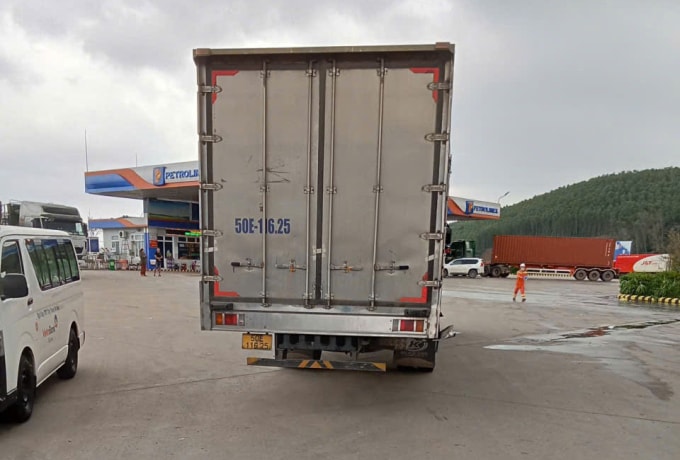 Ô tô tải sau khi xảy ra tai nạn. Ảnh: Vạn An