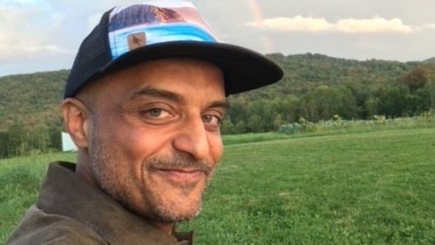 Tushar Atre là CEO công ty thiết kế web Atrenet và doanh nhân bán cần sa. Ảnh: CBS