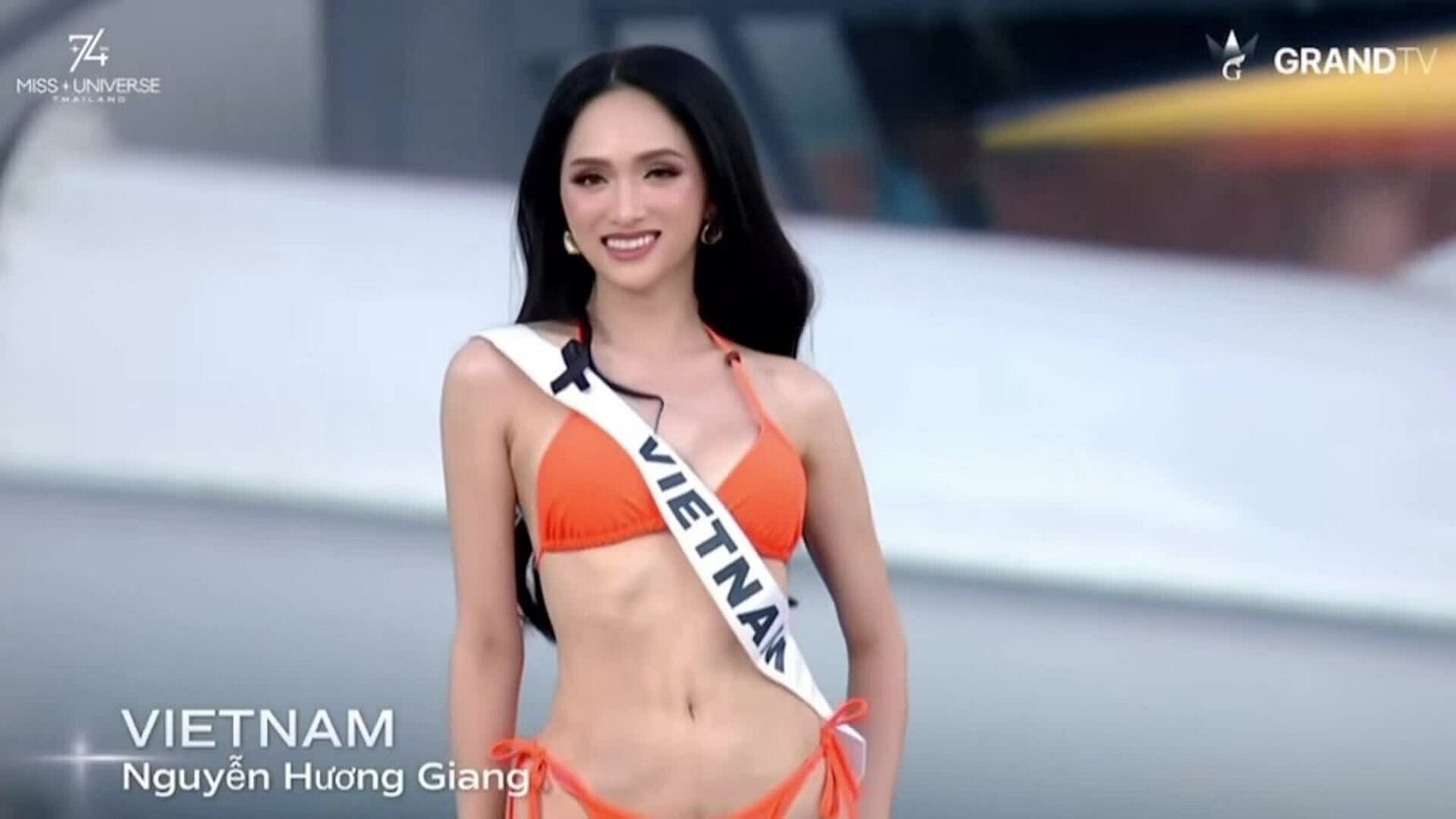 Hương Giang diễn áo tắm tại Miss Universe