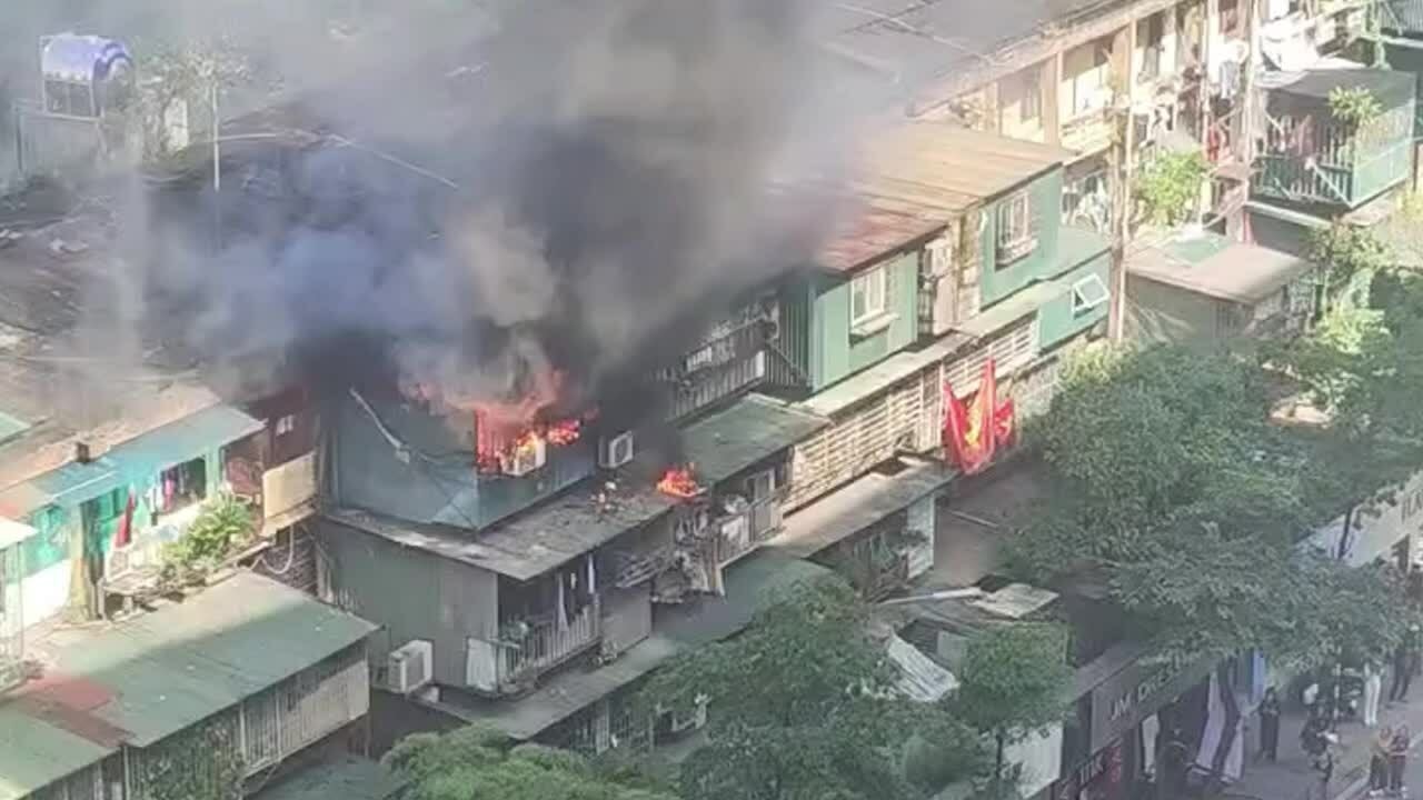 Cháy 'chuồng cọp' ở khu tập thể cũ Hà Nội