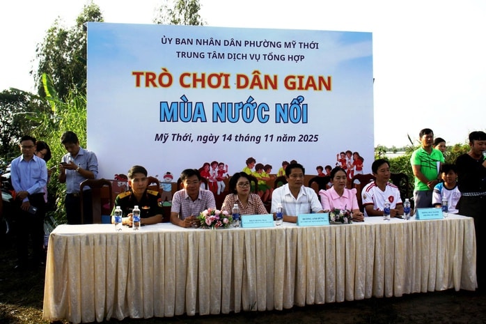 CLIP: Rộn ràng trò chơi thi bắt vịt mùa nước nổi ở An Giang - Ảnh 1.