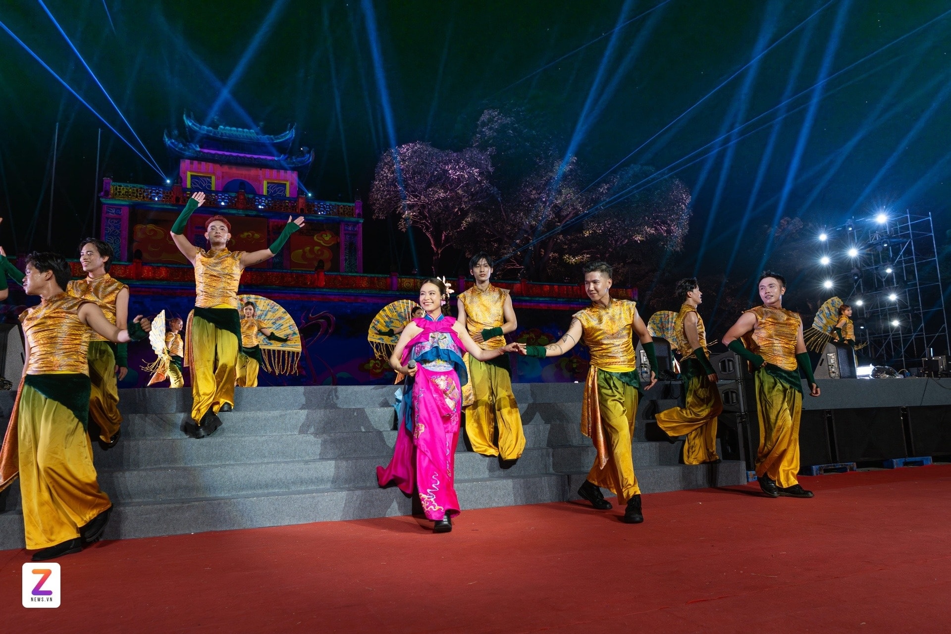 thi truong nhac viet anh 3