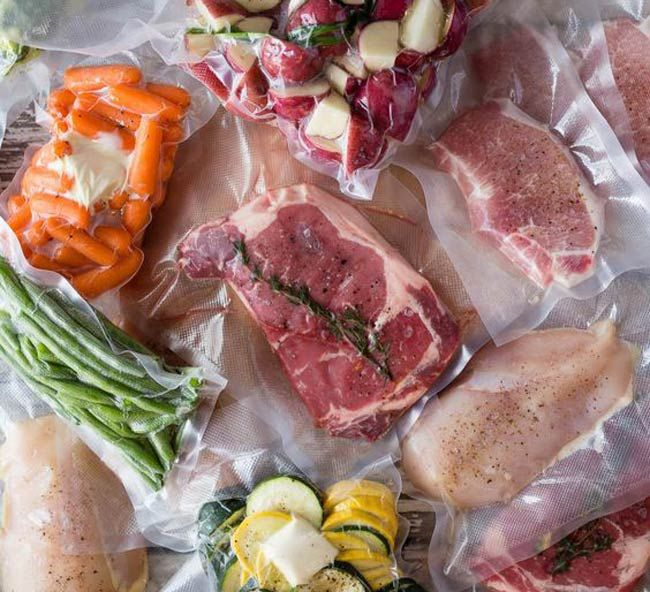 Thực phẩm được hút chân không nếu không được bảo quản đúng cách vẫn có nguy cơ nhiễm khuẩn (Pinterest)