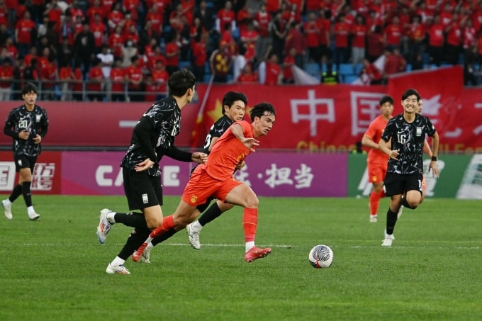 Trung Quốc (áo đỏ) thắng Hàn Quốc 2-0 ở lượt hai giải giao hữu U22 Panda Cup 2025. Ảnh: CFA