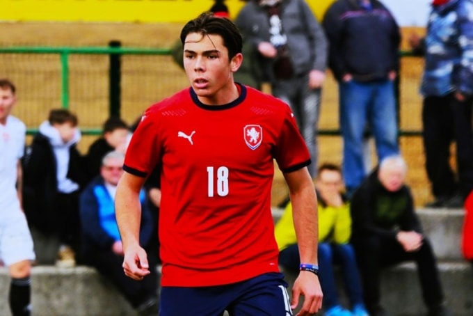 Louis Buffon chơi chuyên nghiệp và thi đấu năm trận cho U19 CH Czech từ đầu năm 2025. Ảnh: FI