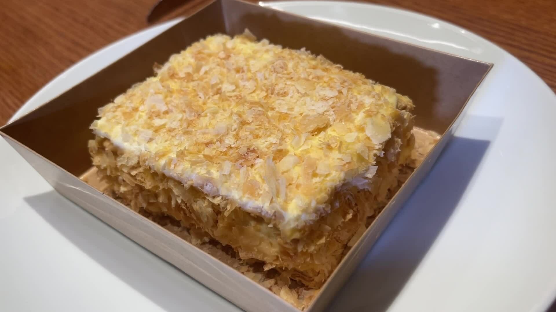 Thử chiếc bánh có 2.000 lượt chờ mua ở Hà Nội