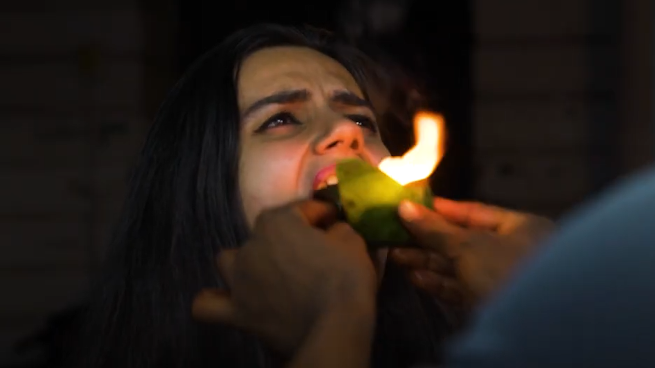 Món trầu bốc lửa trong miệng ở Ấn Độ