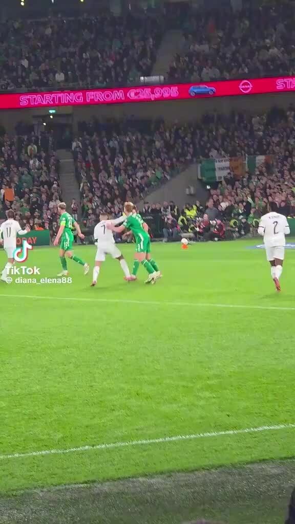 Thẻ đỏ của Ronaldo: Bất công hay xứng đáng?