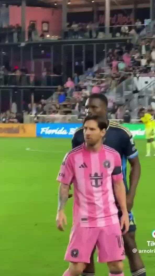 Thẻ đỏ của Ronaldo: Bất công hay xứng đáng?