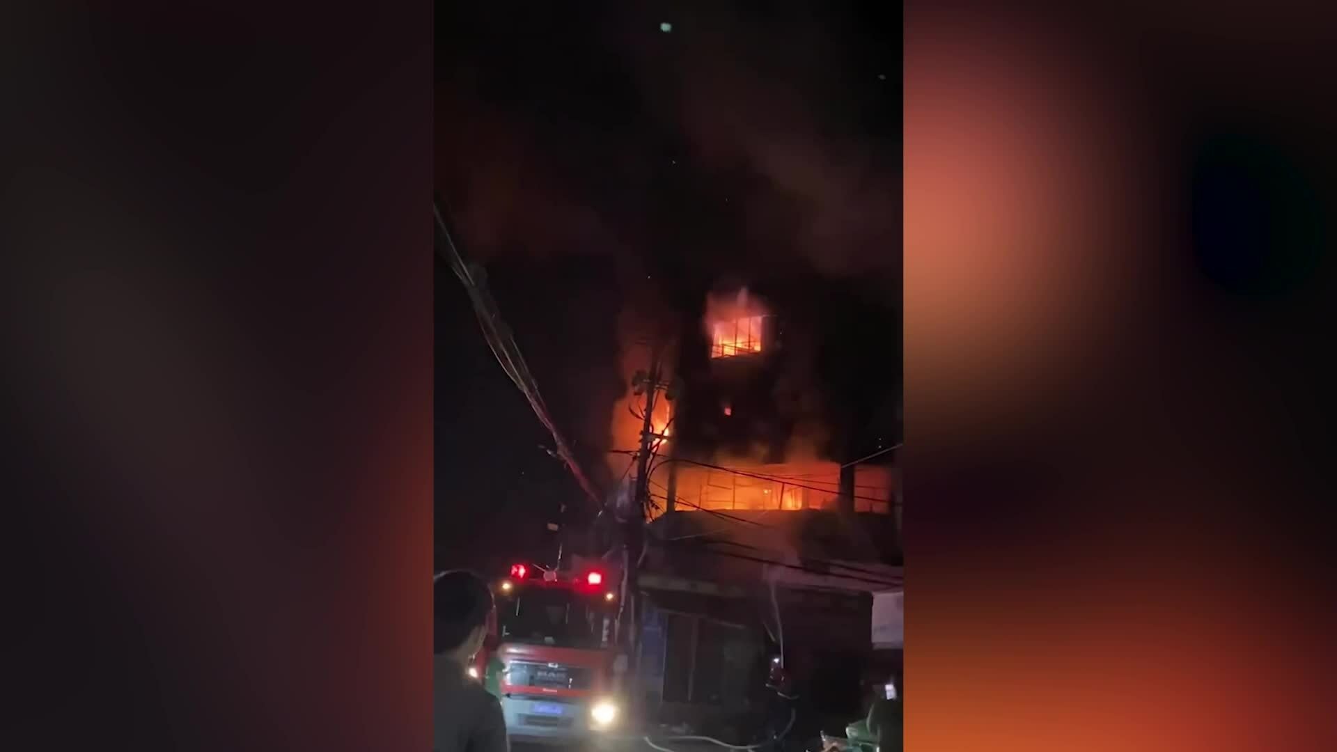 Cháy nhà 4 tầng gần chợ Đầm Nha Trang