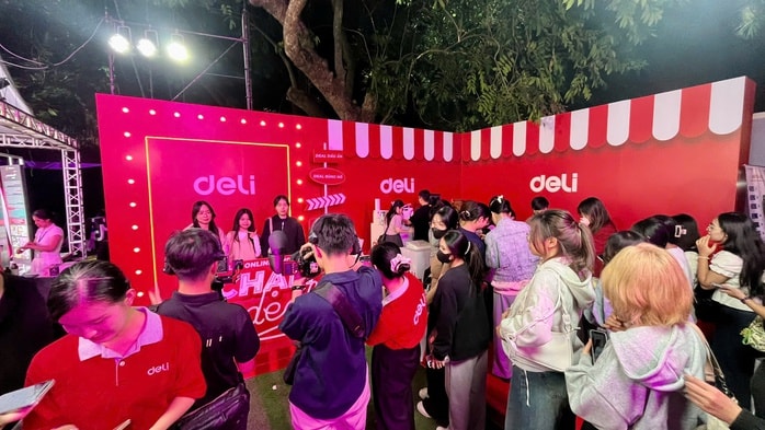 2 Cục trưởng lên sóng livestream dạy cách phân biệt hàng giả, hàng nhái - Ảnh 2.