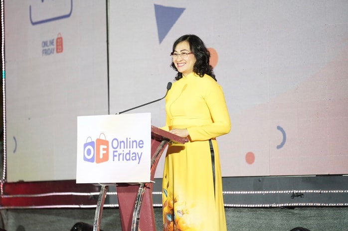 2 Cục trưởng lên sóng livestream dạy cách phân biệt hàng giả, hàng nhái - Ảnh 1.