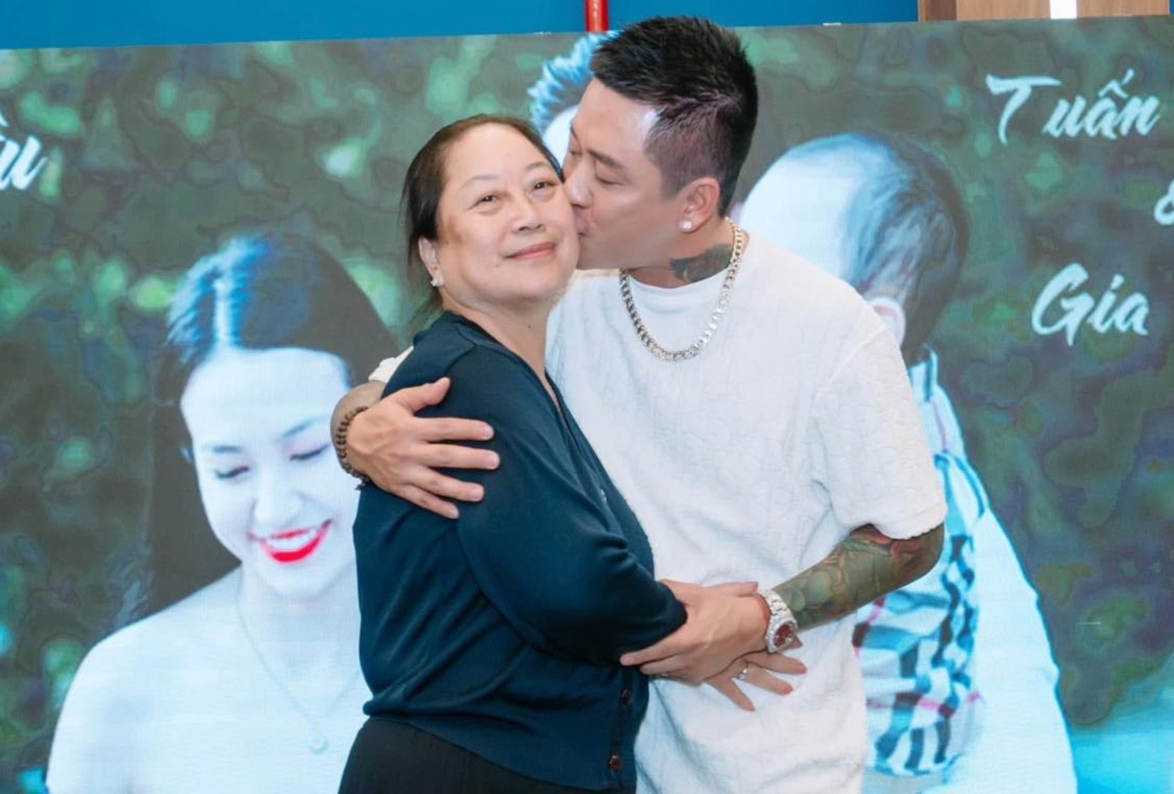 Mẹ ruột của Tuấn Hưng là người phụ nữ tần tảo, cả đời hết lòng vì con cái.