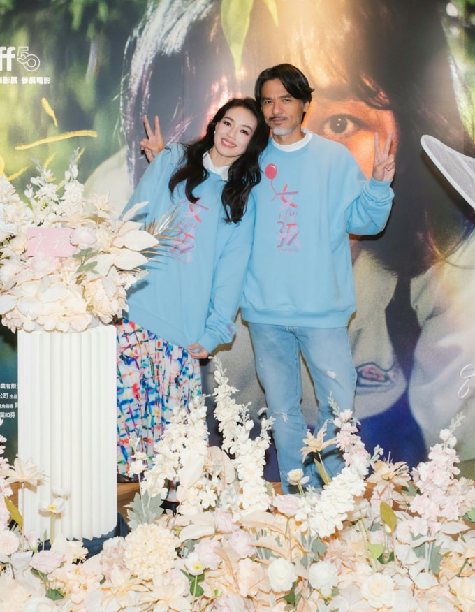 Vợ chồng Thư Kỳ, Phùng Đức Luân. Ảnh: HK01