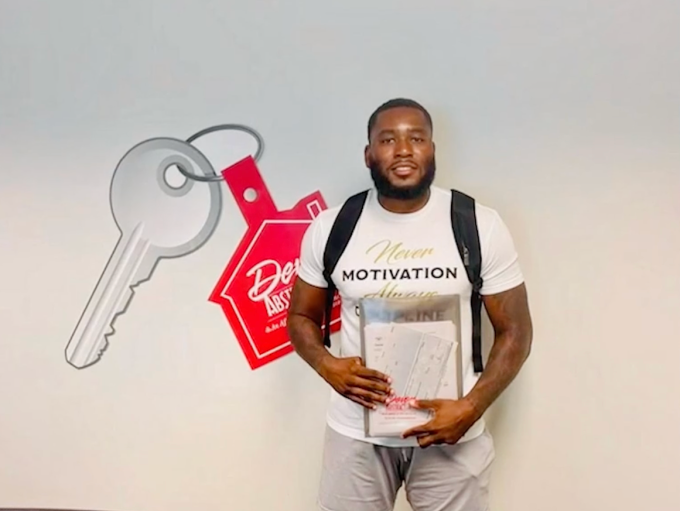 Matthews khi mua bất động sản đầu tiên. Ảnh: CNBC