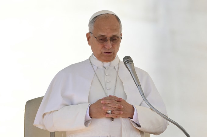 Giáo hoàng Leo XIV chủ trì buổi cầu nguyện ngày 12/11 tại Quảng trường St. Peter, Vatican. Ảnh: AFP