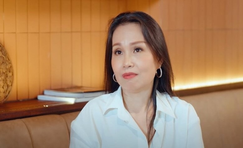 Từng òa khóc khi chia sẻ về biến cố bệnh tật, 'Nữ hoàng dân ca' Việt hiện sống ra sao?- Ảnh 1.