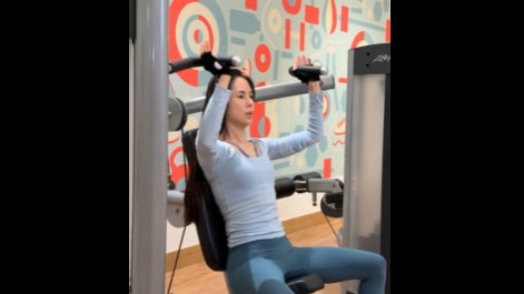 'Tiểu Long Nữ' Lý Nhược Đồng tập gym tuổi 59